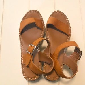 Universal Thread wedge; dark mustard brown